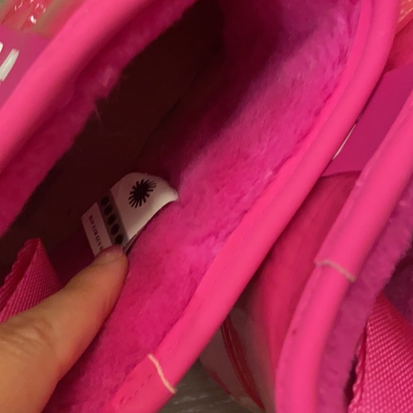 UGG Australia waterproof boots. Fit 7 - Picture 9 of 16